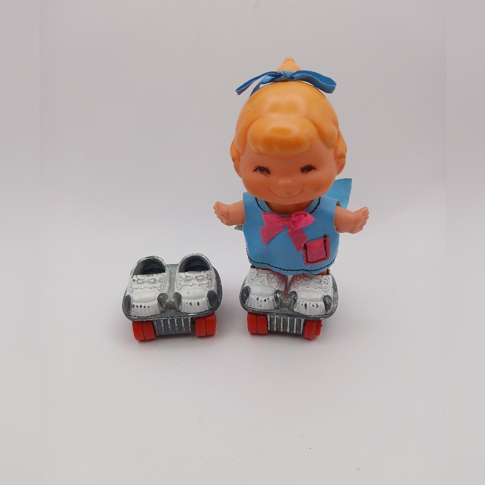 Vtg 1970s Mattel Little Shots Girl & Skates Toy